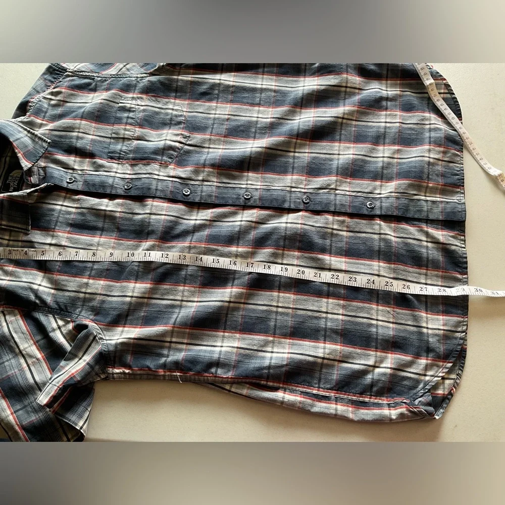 The North Face Plaid Short Sleeve Shirt men’s size large